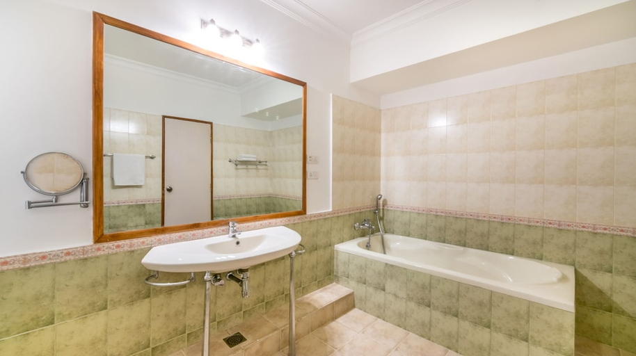 Bathroom 3, Octave Hotel Double Rd, Bangalore