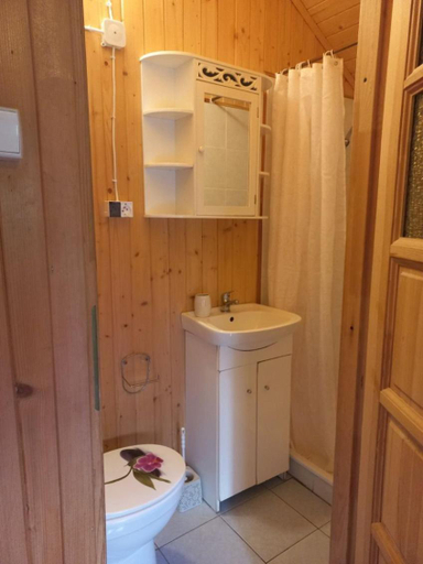 Bathroom 3, Wakacyjne Domki Nad Jeziorem U Falow, Lesko