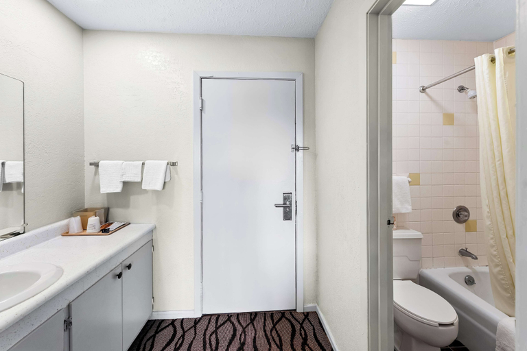 Bathroom 4, Americas Best Value Inn Marion, OH, Marion