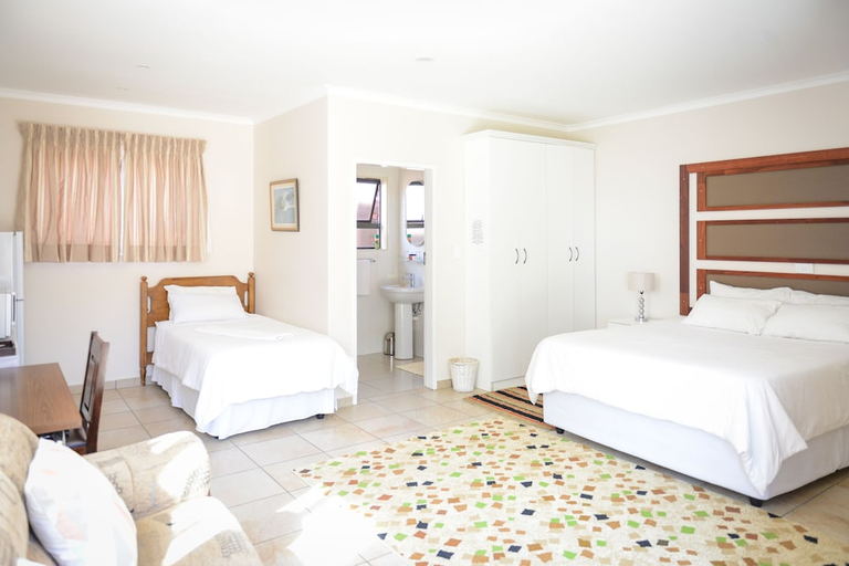 Bedroom 2, Botleng Guest House