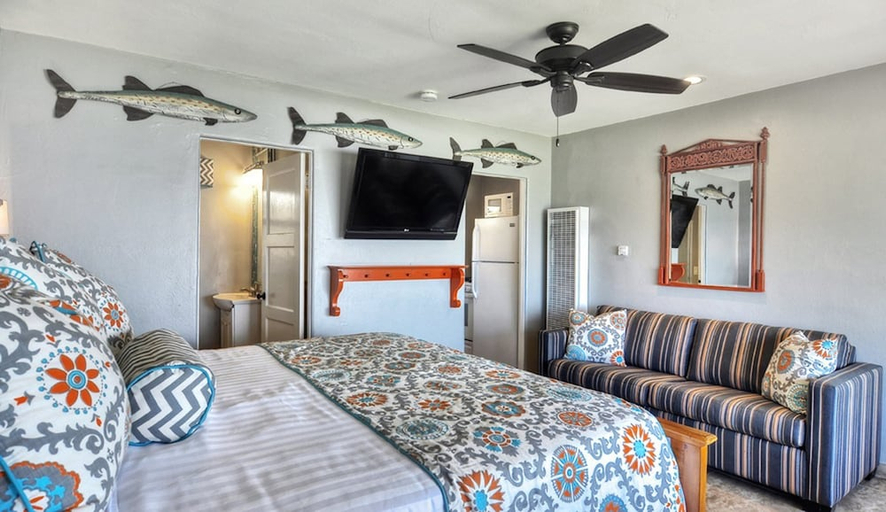 Bedroom 2, Beachcomber Inn, Orange