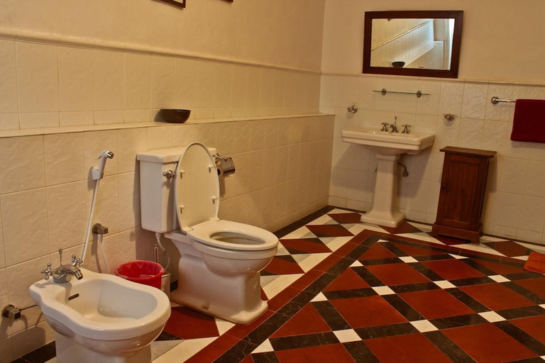 Bathroom 3, Hatale Tea Garden Bungalow, Panvila