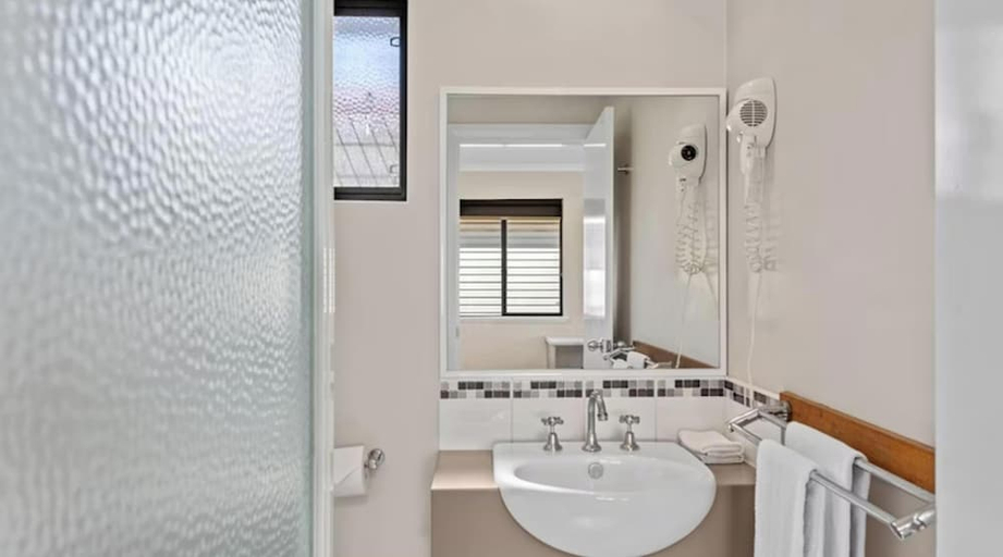 Bathroom 4, Discovery Parks - Perth Airport, Kalamunda