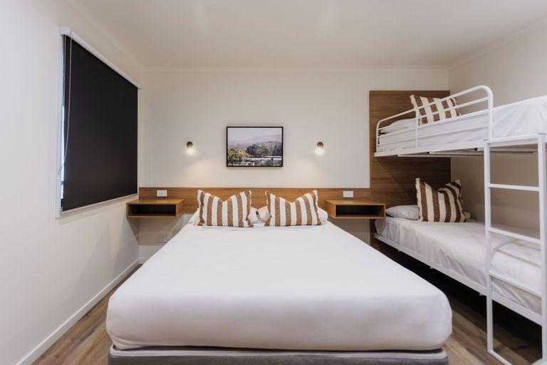 Bedroom 4, Currimundi Hotel Motel, Caloundra - Caloundra N.