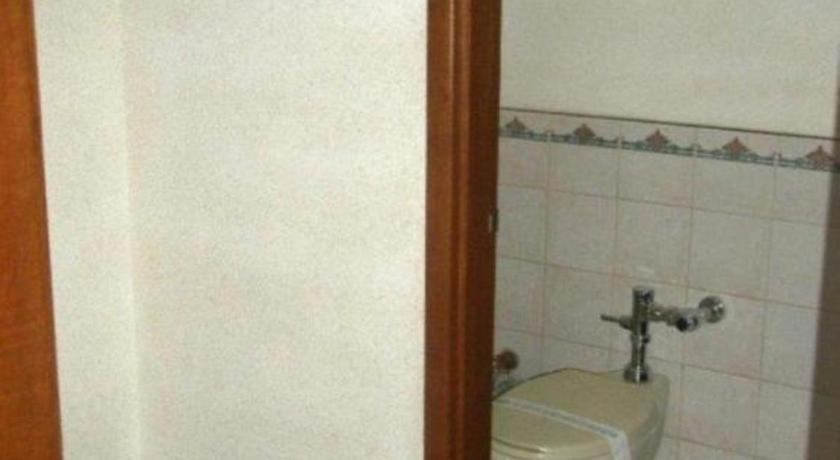 Bathroom 4, Days Hotel By Wyndham Batangas, Batangas City