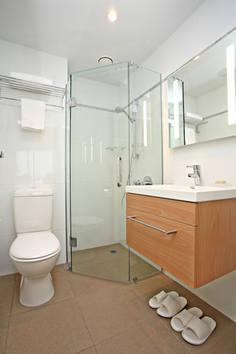 Bathroom 3, Hotel St Clair, Dunedin