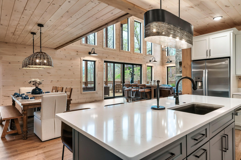 Interior 4, Glory, Sevier
