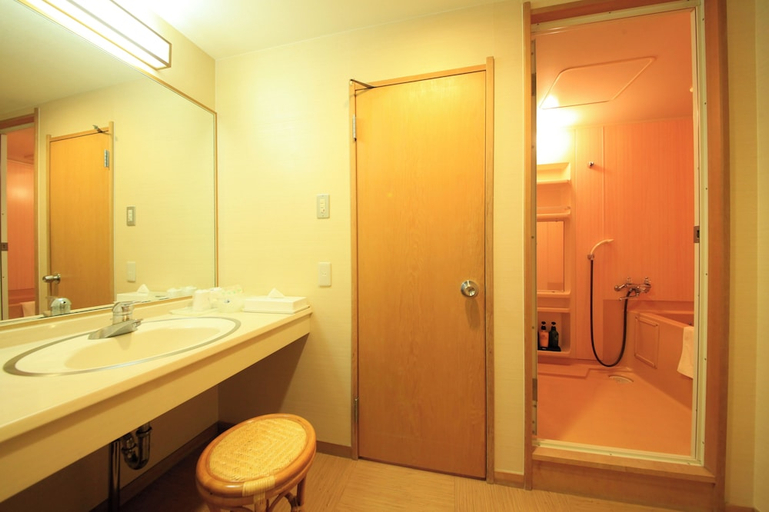 Bathroom, Ryotei Hanayura Ryokan, Noboribetsu