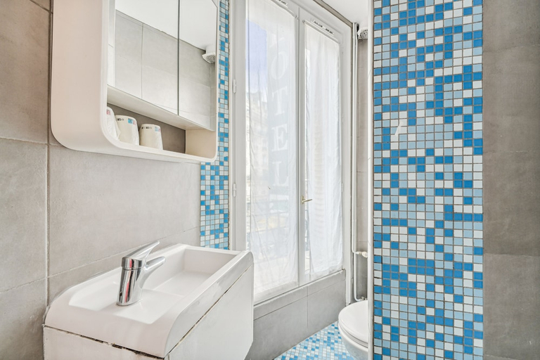 Bathroom 5, Hôtel Tolbiac, Paris