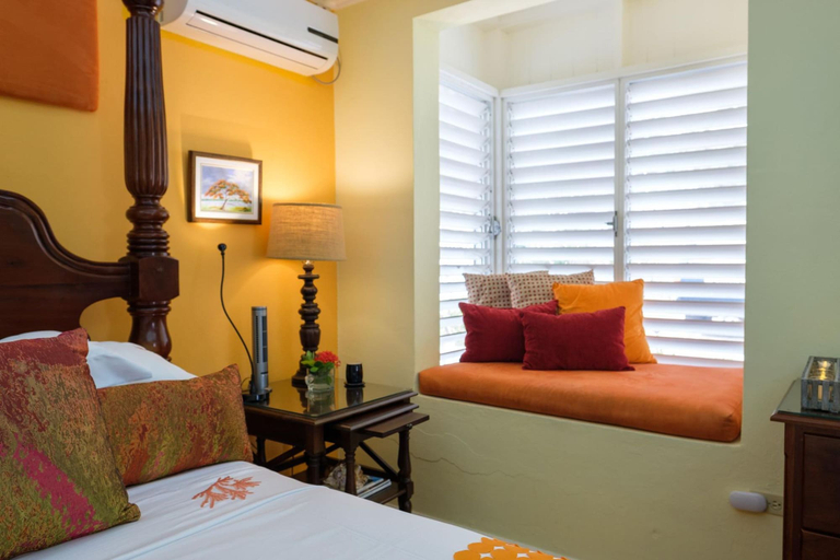 Room 3, Adrift- 3BR Beachfront Villa w Staff