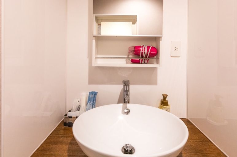 Bathroom 5, Mr. KINJO in Ishikawainter, Uruma