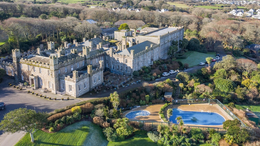 Exterior & Views
