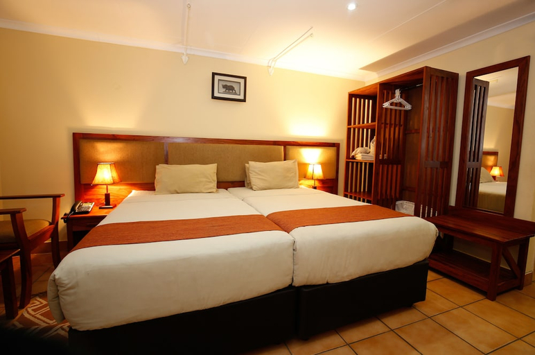 Bedroom 2, Mokoro Lodge, Ngamiland East