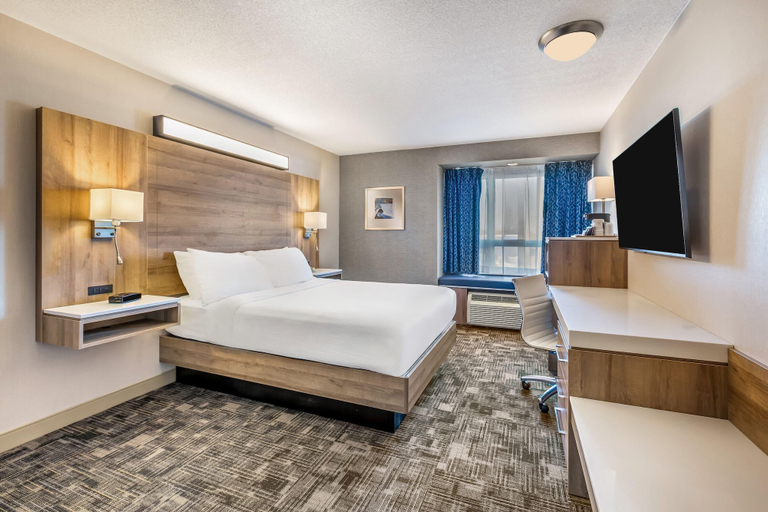 Bedroom 4, Microtel Inn & Suites by Wyndham Timmins, Cochrane