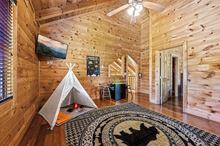 Interior 5, Happy Days, Sevier
