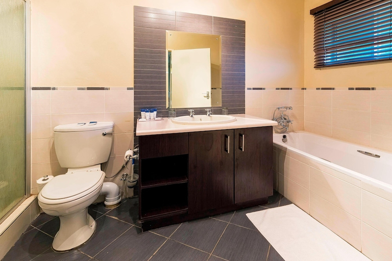 Bathroom, Protea Hotel By Marriott Zambezi River Lodge, Sesheke