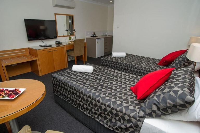 Bedroom 2, The Grapevine Motel, Muswellbrook