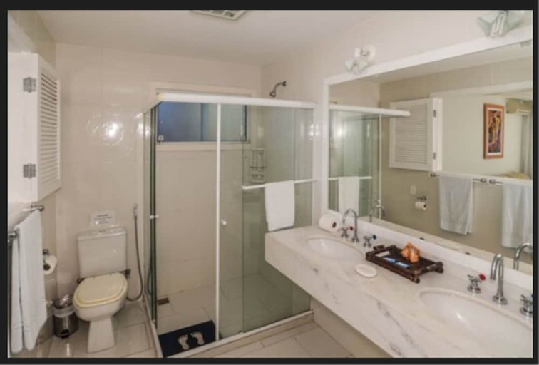 Bathroom 5, Barracuda Resort, Armação dos Búzios