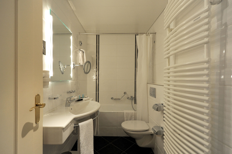 Bathroom 3, Hotel Victoria, Lausanne