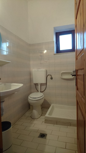 Bathroom 5, The Schoolmistress With the Golden Eyes, North Aegean