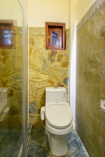Bathroom 4, Karunakarala Ayurveda Resort, Wennappuwa