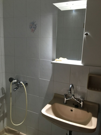 Bathroom 3, Kavousanos Apartments, Crete
