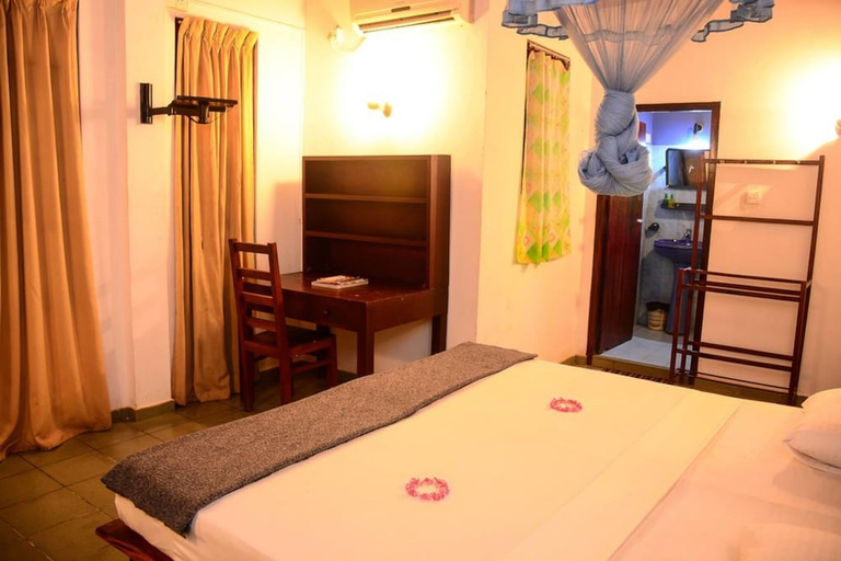 Bedroom 4, Shanthi Beach Resort, Habaraduwa