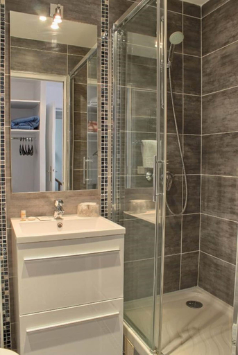 Bathroom 4, Hôtel du Parc Montsouris, Paris