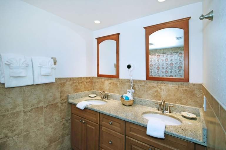 Bathroom 4, Island Inn, Lee