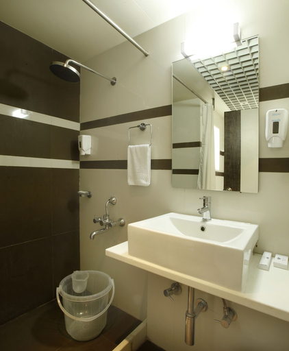 Bathroom 3, Executive Tamanna Hotel Hinjawadi, Pune, Pune
