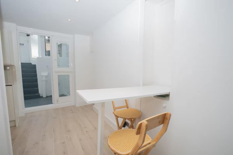 Dining, Basement Flat Sleeps 3 With Patio, London