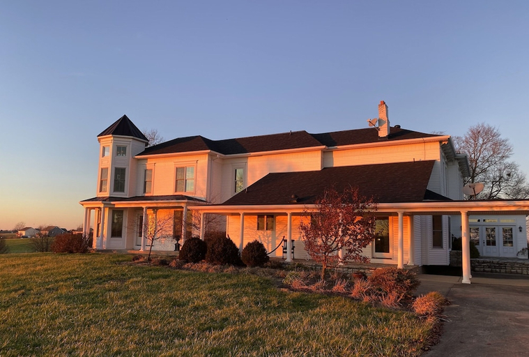 Exterior & Views