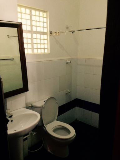 Bathroom 3, Turtles Rest and Curry Bowl, Hikkaduwa