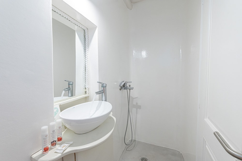 Bathroom 4, Villa Thelgo, South Aegean