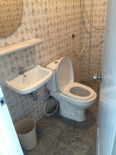 Bathroom 3, Neutron Bungalow, Koh Si Chang