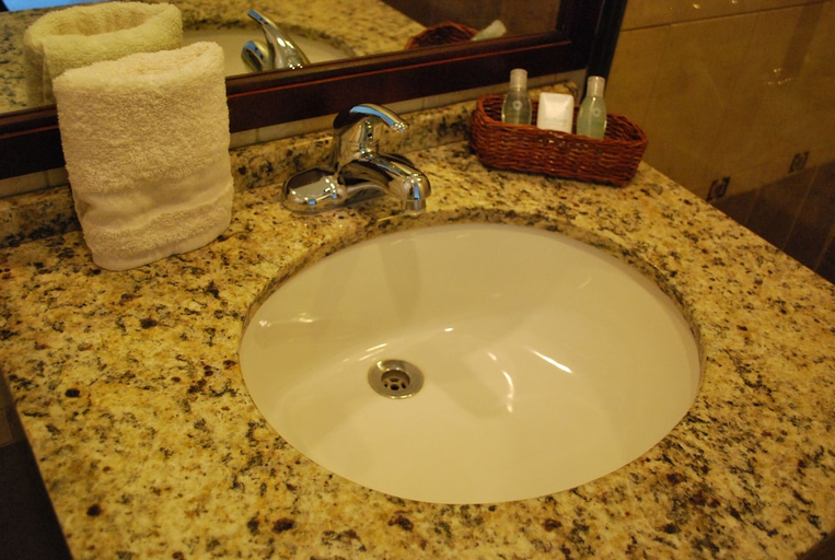 Bathroom 4, Best Western El Almirante, Granada