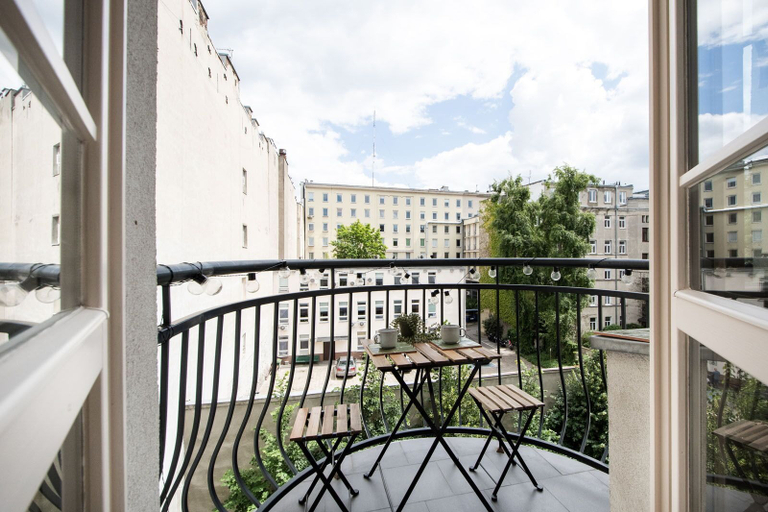 Outdoor dining, Luxury Studio Apartment City Centre, Warsaw