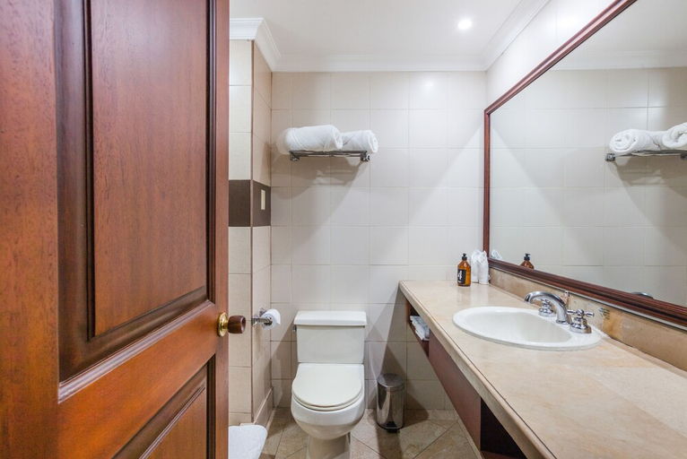Bathroom 4, Socialtel Quito Ecuador, Quito
