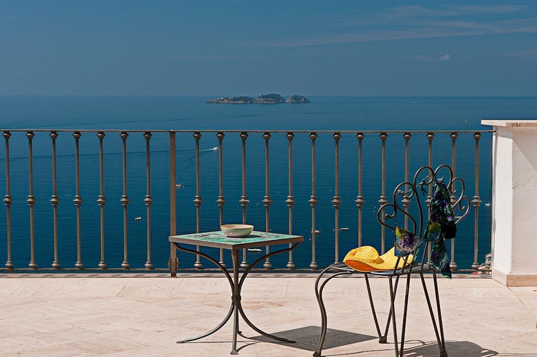 Others 4, Villa Rosa, Salerno