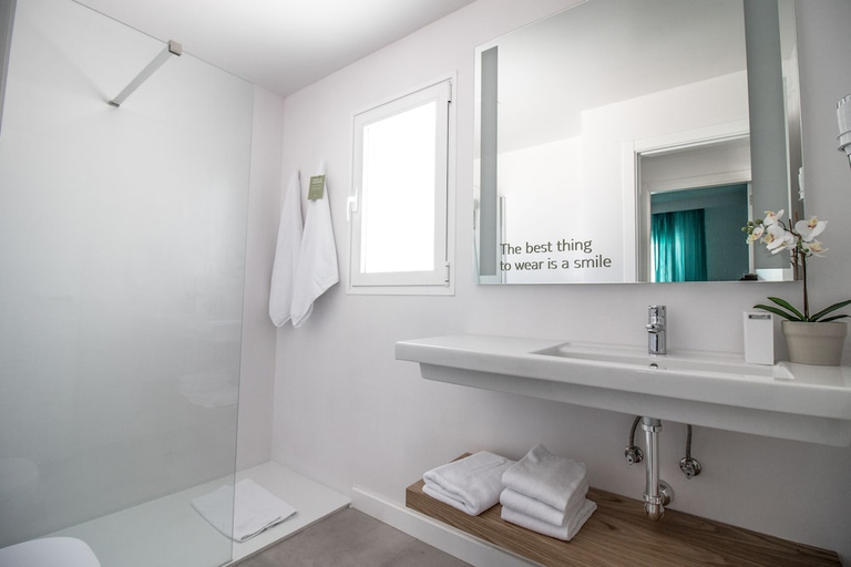 Bathroom 4, Guinate Club Apartamentos, Las Palmas