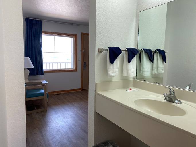 Bathroom 4, Mariner Inn and Suites, Dare
