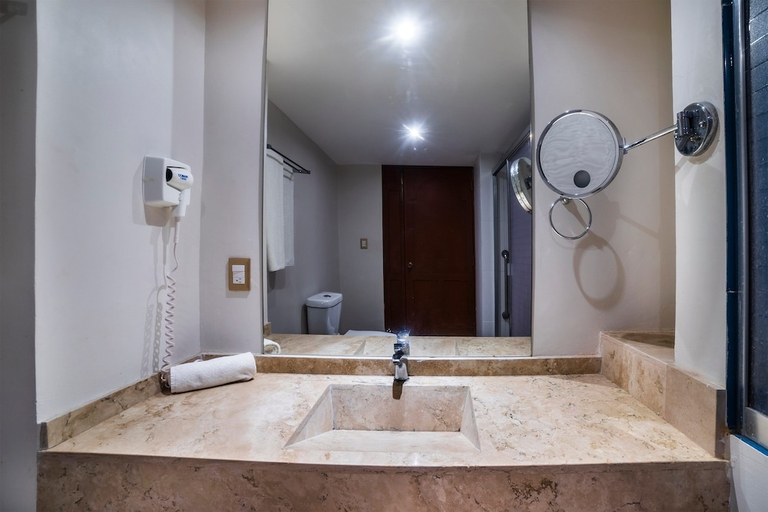 Bathroom 5, Imperial Veracruz, Veracruz