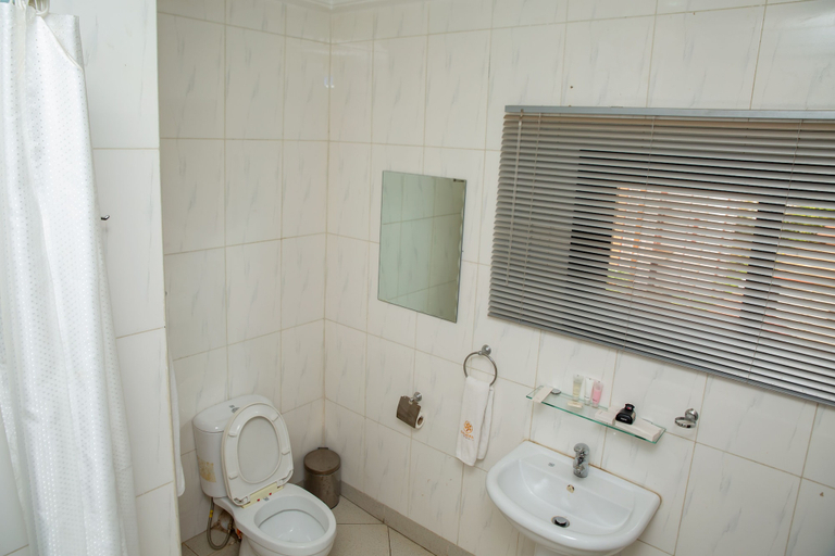 Bathroom 2, Ishakool Hotels, AbujaMun