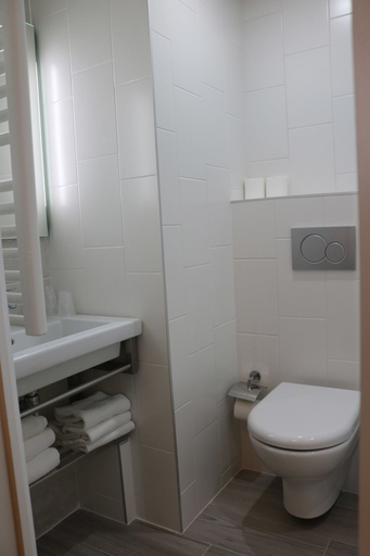 Bathroom 3, Le Mouton Blanc, Manche