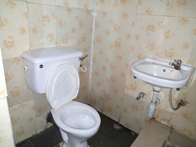 Bathroom 3, Feligold Royal Hotel, Mushin
