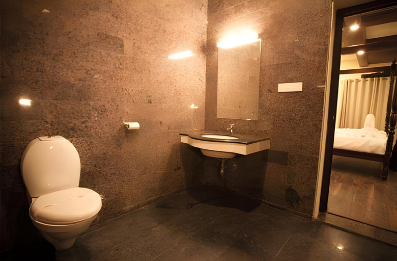 Bathroom, Summer House, Salem