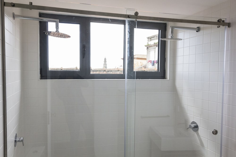 Bathroom 3, Casa da Picaria, Porto
