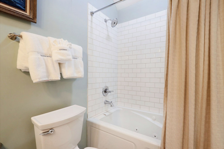 Bathroom 4, Gallery Stays - Low Country, Chatham