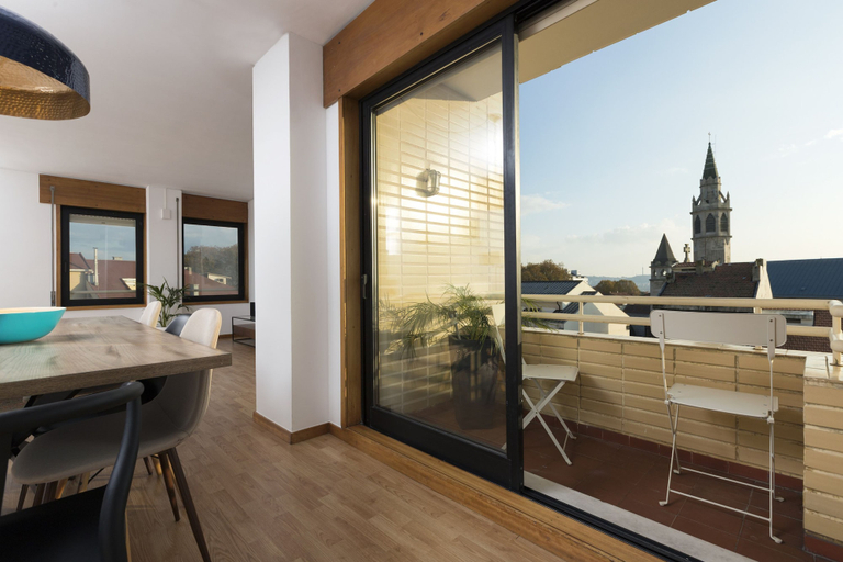 Room 3, MQ2 in Oporto With 3 Bedrooms and 2 Bathrooms, Porto