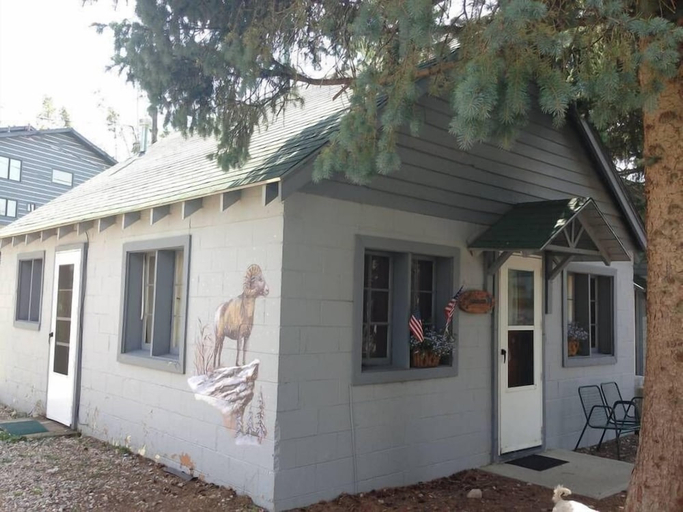 Exterior & Views 1, Lone Pine Cabins, Grand
